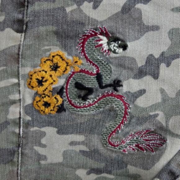 Green Camo Cut-Off Shorts Junior Size 1 Dragon Embroidery Adam Levine - Picture 2 of 7